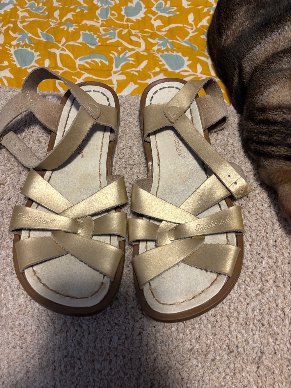 Salt Water Sandals Gold Women’s 6 Kids 4